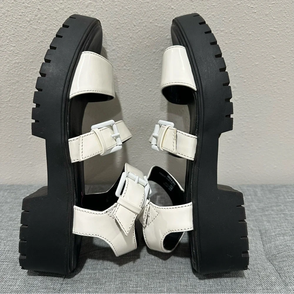Sugar Indigo Women’s Platform Buckle Sandals